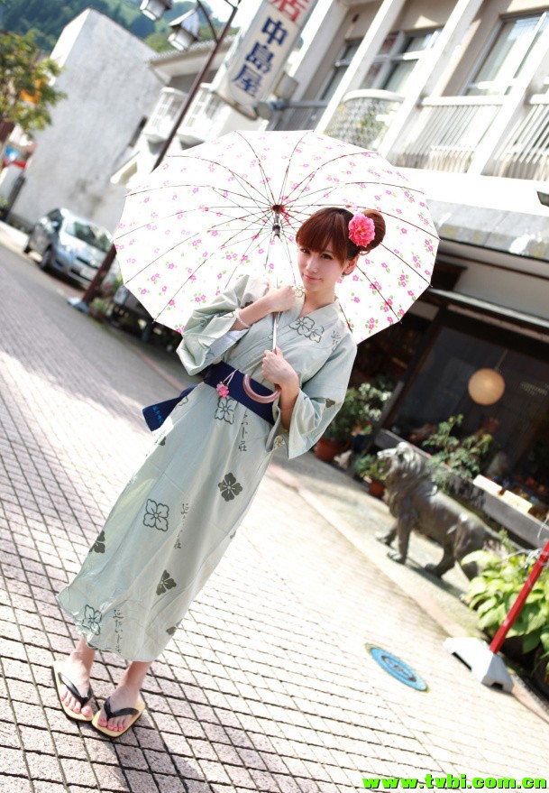 可爱美女陈萧颖和服甜美写真