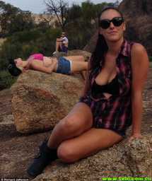 话说西澳有一群姑娘。。她们每晚穿成这样就能赚$6000刀！