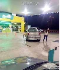 有些女孩子的粉底打的就是这样子。。