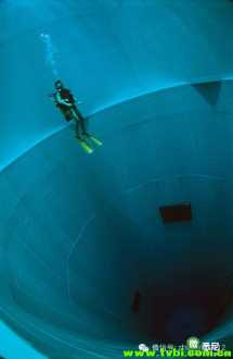 世界最深的游泳池，给你不一样的心灵恐惧！