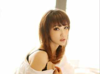 倪歆床上性感妩媚写真