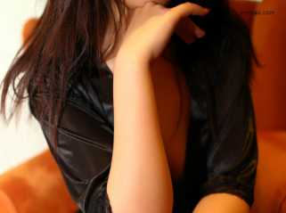 ROSI-NO.1002-暧昧香艳的女郎丰满的胸部让众多男人血脉贲张