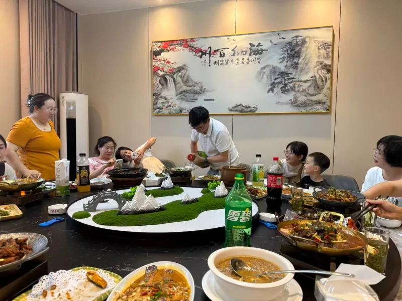 儿子今晚单位聚餐